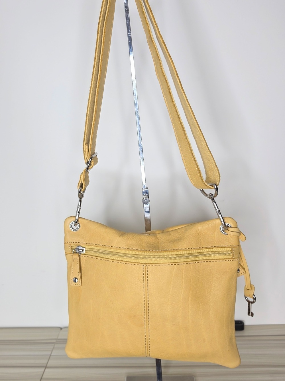 Fossil Yellow Leather Multi-Pocket Adjustable Crossbody Bag - Picture 2 of 8